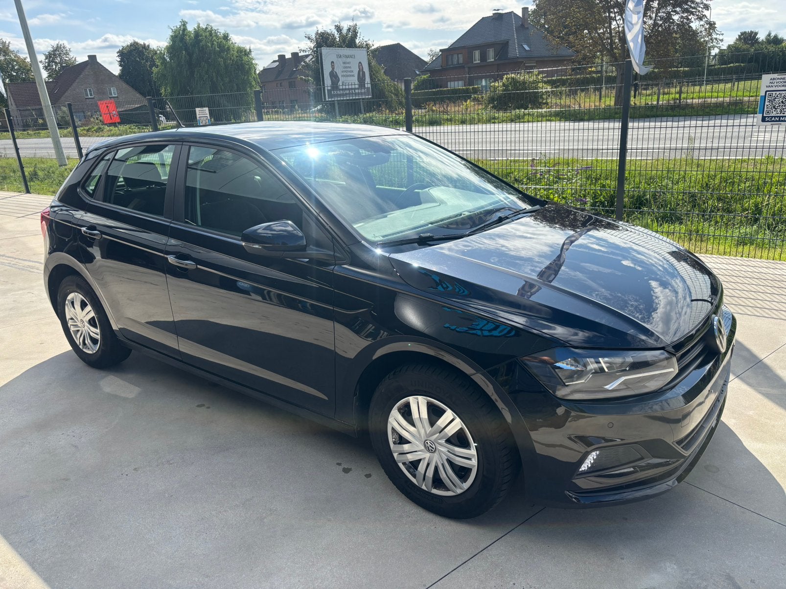 Volkswagen polo 1.0 benzine bj 2020 met 78000 km, Auto's, Voorwielaandrijving, Stof, Euro 6, Zwart