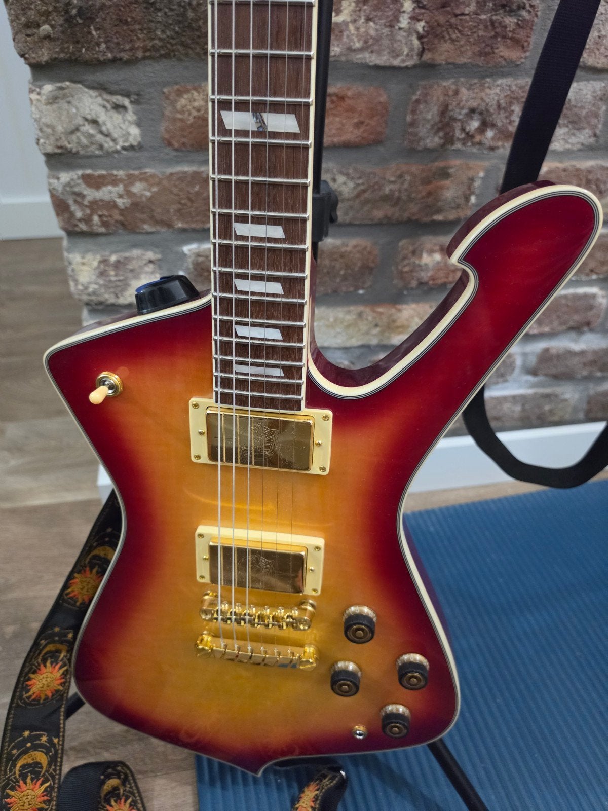 Ibanez Iceman IC420FM-CRS Cherry Sunburst, Muziek en Instrumenten, Snaarinstrumenten | Gitaren | Elektrisch, Ophalen, Zo goed als nieuw