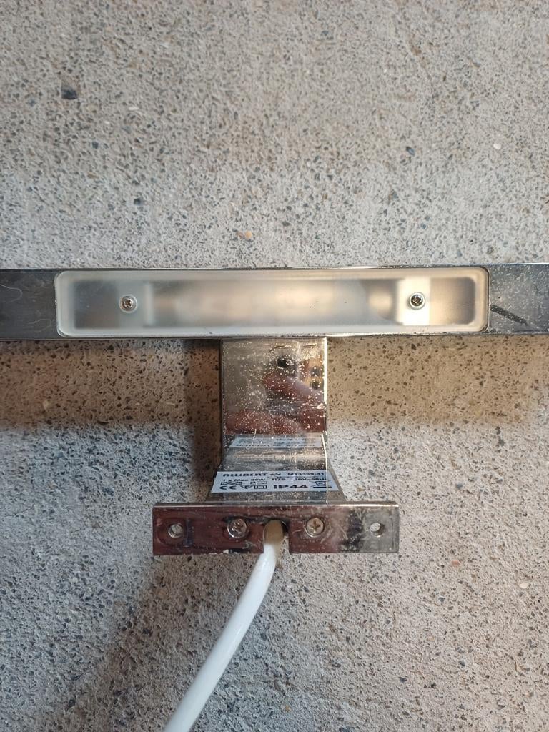 Lampe de salle de bains Allibert, Enlèvement