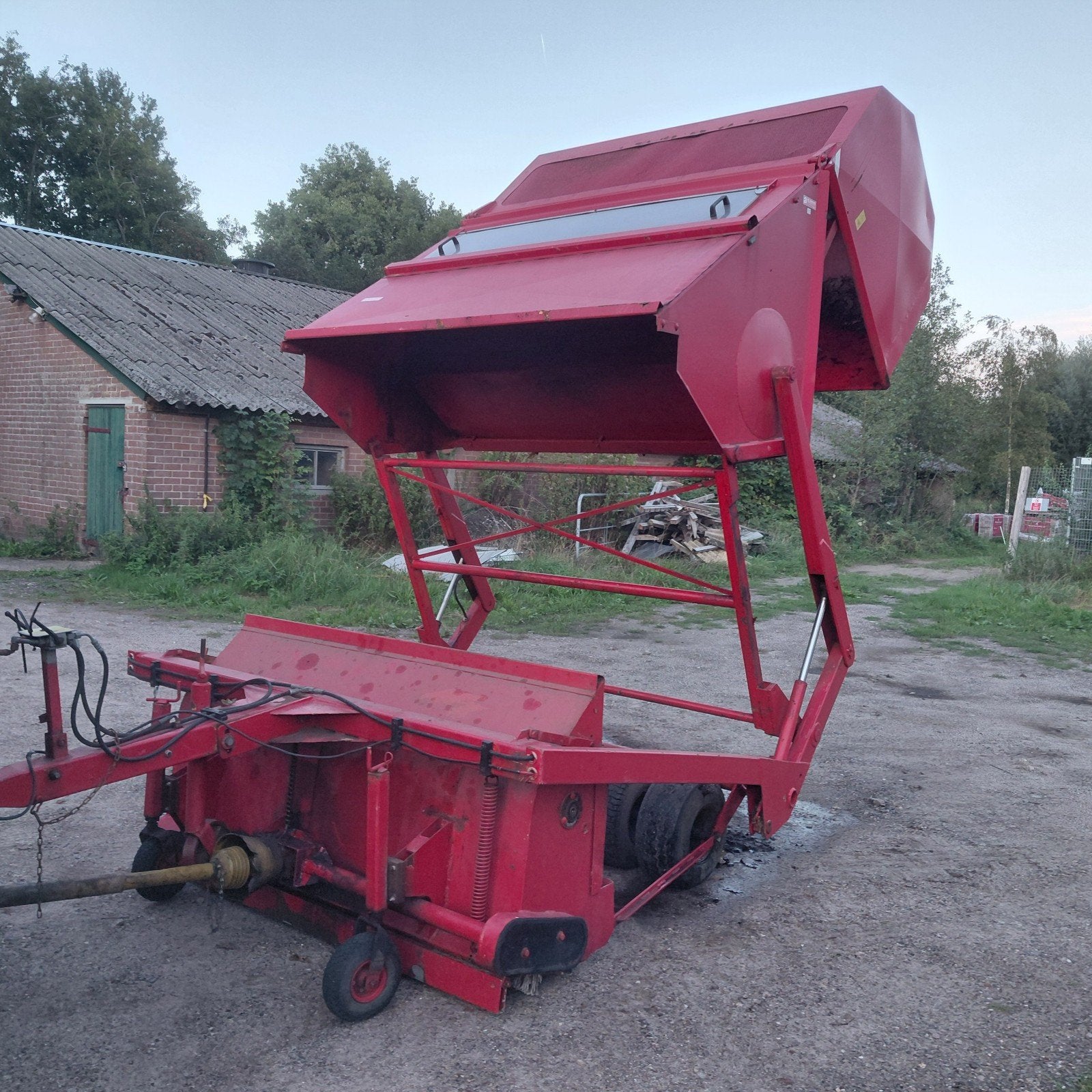 veegmachine getrokken met hoogkiepbak, Zakelijke goederen, Ophalen