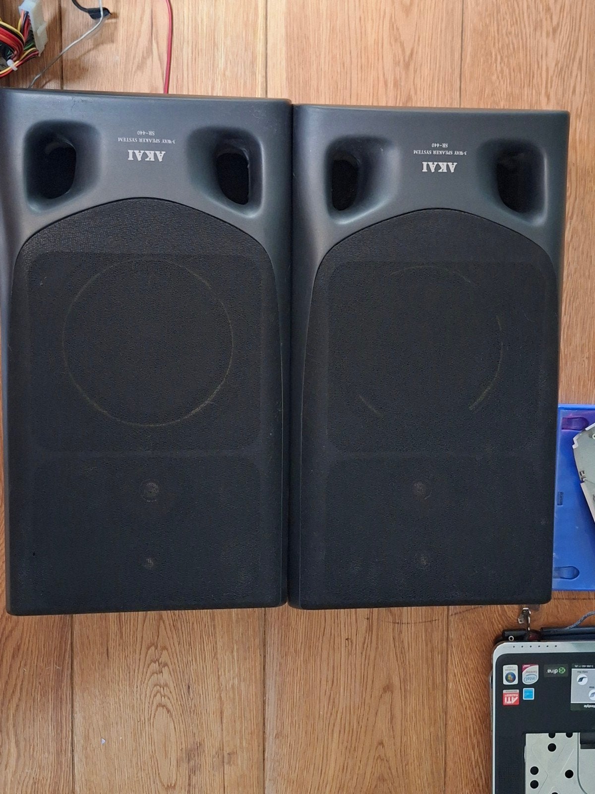 2 akai speakers jaren 70 of jaren 80 hebben schuim rot, Minder dan 60 watt, Boekenplank luidspreker, Ophalen, Overige merken
