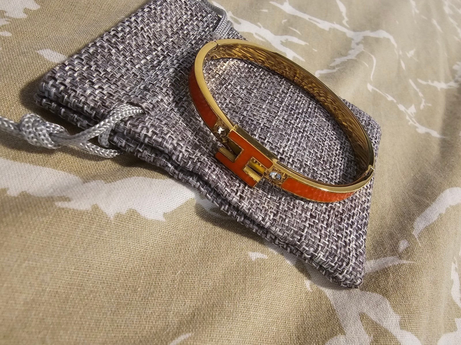 Bracelet de luxe en acier inoxydable doré, résistant à l'eau, Bijoux, Sacs & Beauté, Bracelets, Neuf, Acier, Envoi