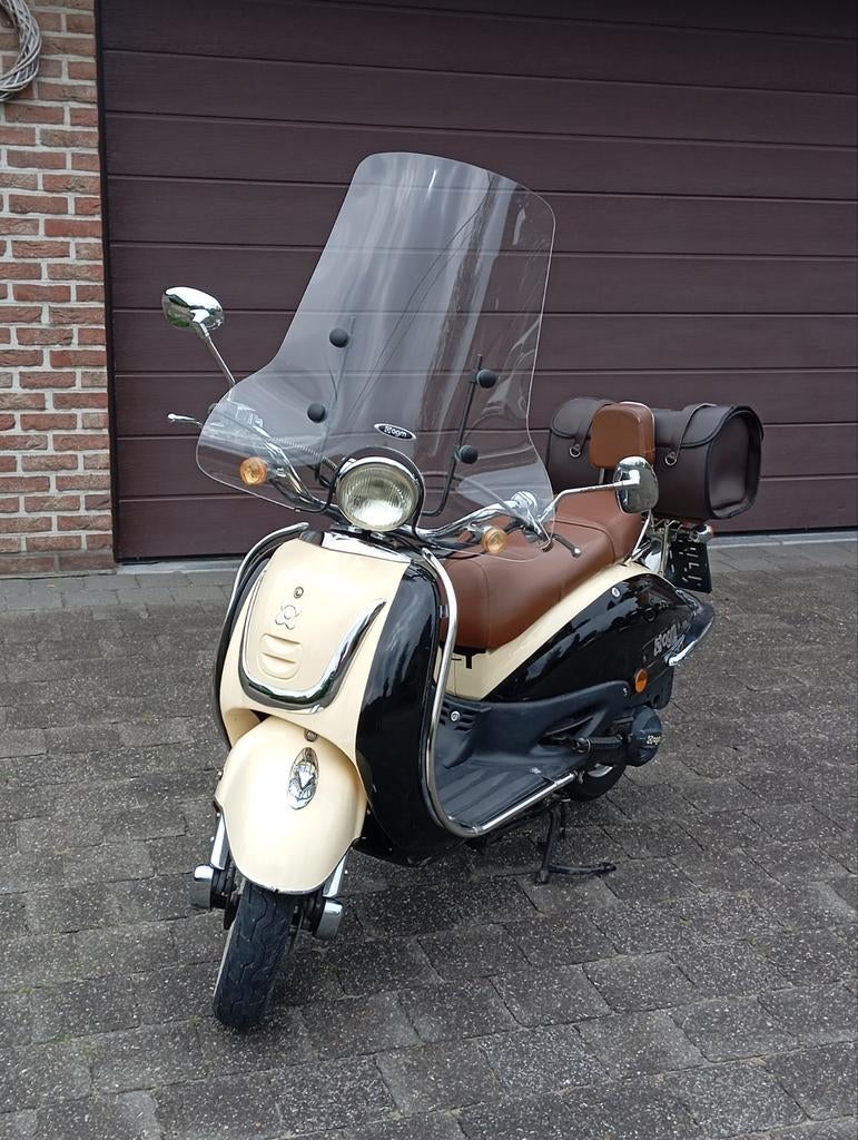 Scooter 125 cc, Fietsen en Brommers, Ophalen