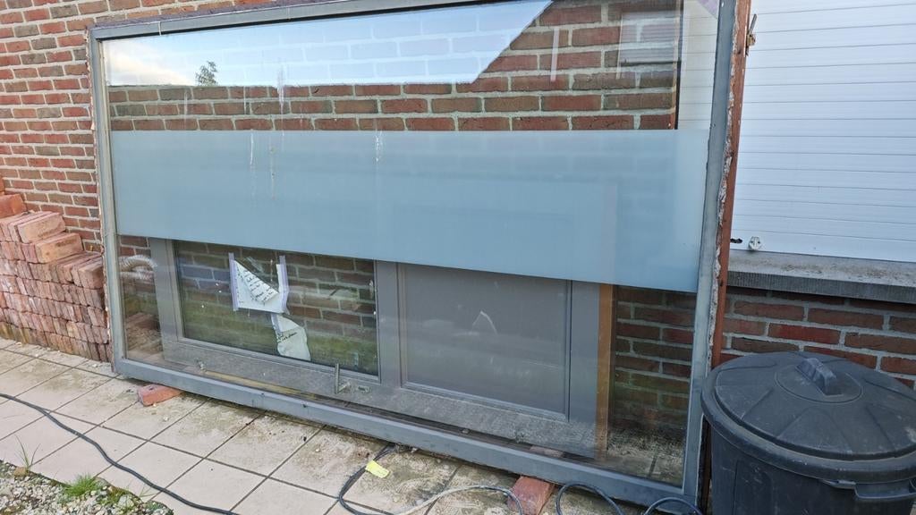 Houten Raam, Enlèvement