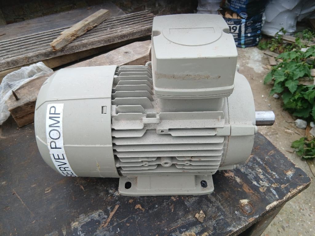 Electromotor 3 fasig 220/380 10amp 2900 T., Doe-het-zelf en Bouw, Ophalen of Verzenden, Gebruikt, Elektromotor, 1800 rpm of meer