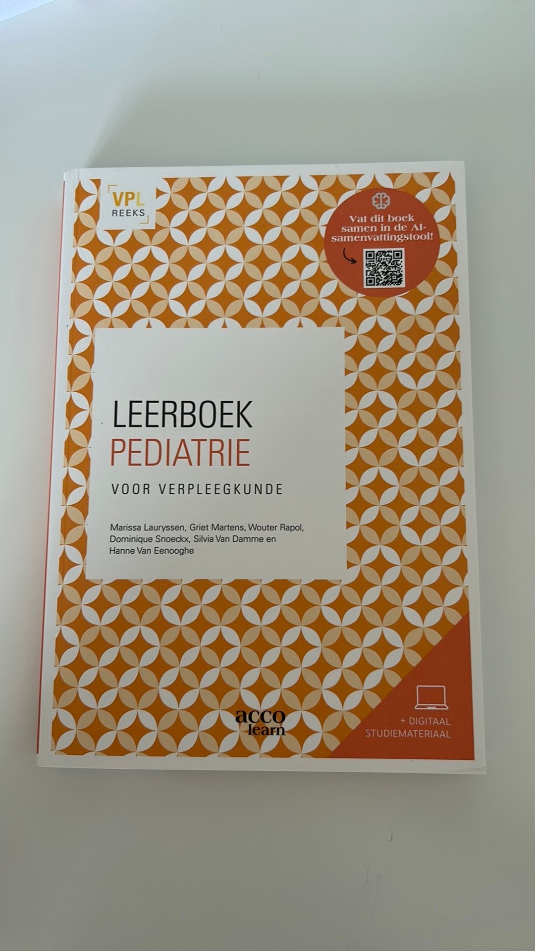 leerboek pediatrie voor verpleegkunde, Boeken, Ophalen, Zo goed als nieuw