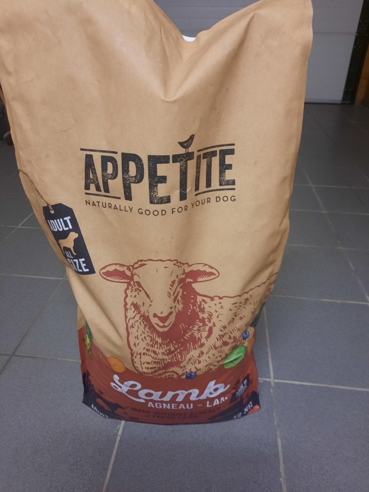 nourriture pour chiens à l'agneau à vendre, Enlèvement, Chien