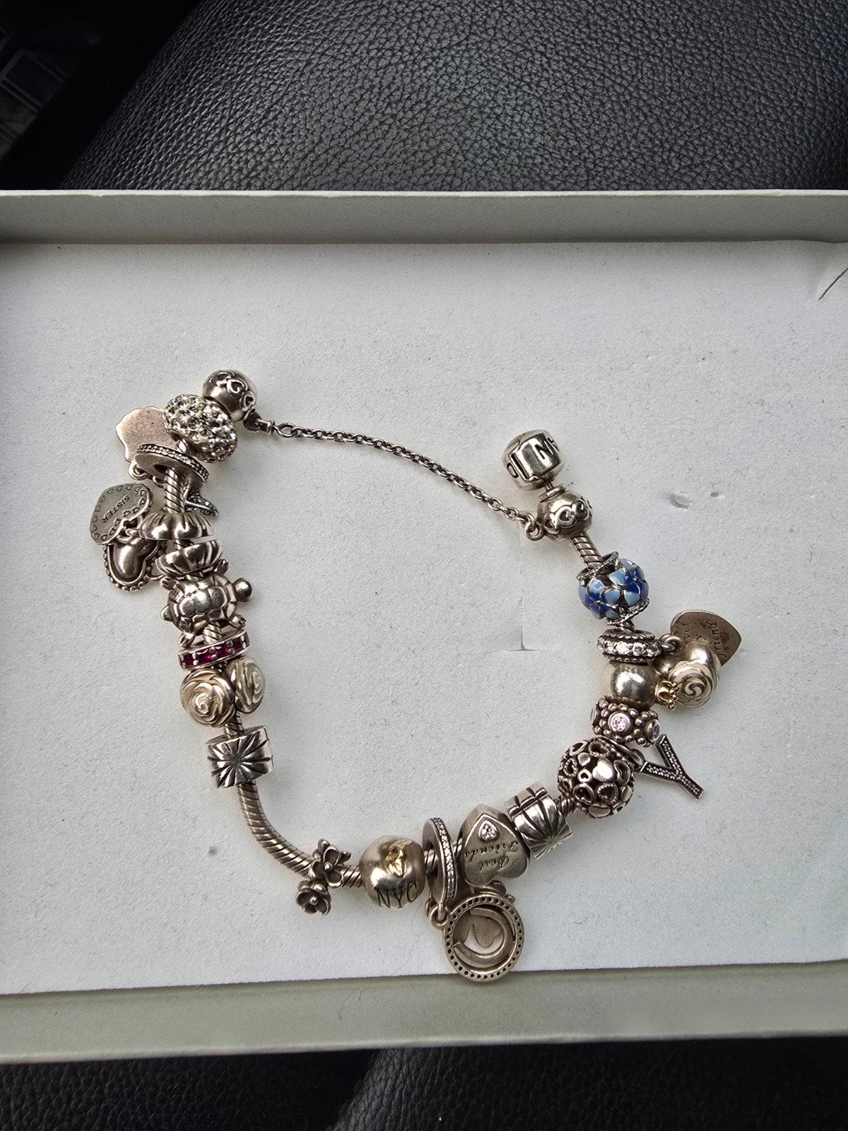 Superbe Bracelet avec 20 Charms et Chaîne de Sécurité – Arge, Gris, Enlèvement ou Envoi, Avec bracelets à breloques ou perles