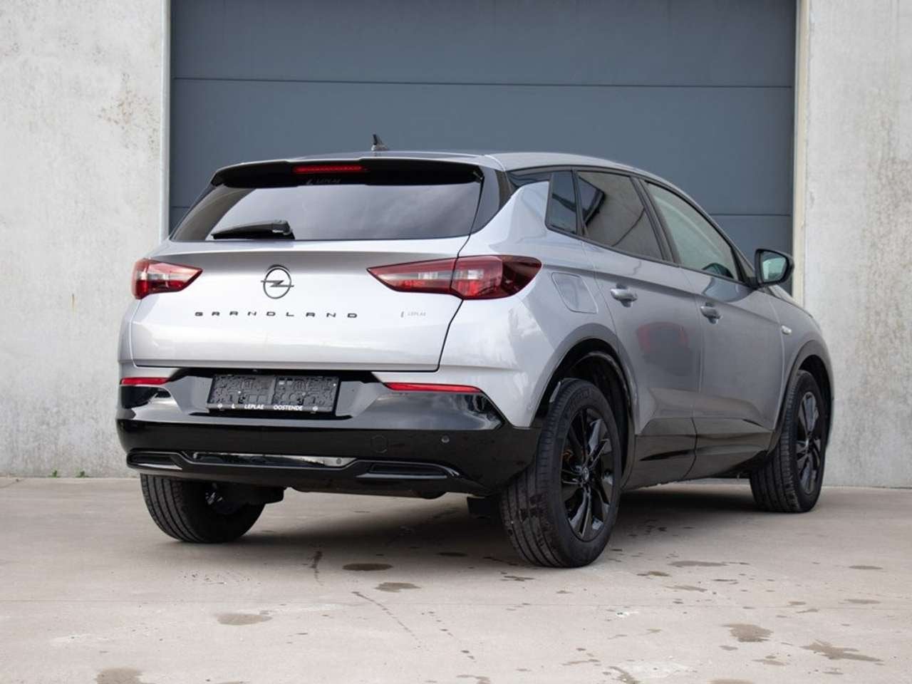 Opel Grandland GS 1.2 AT8 130PK|CAMERA|SENSOREN|NAVI, Zwart, 1199 cc, 0 kg, 5 zetels