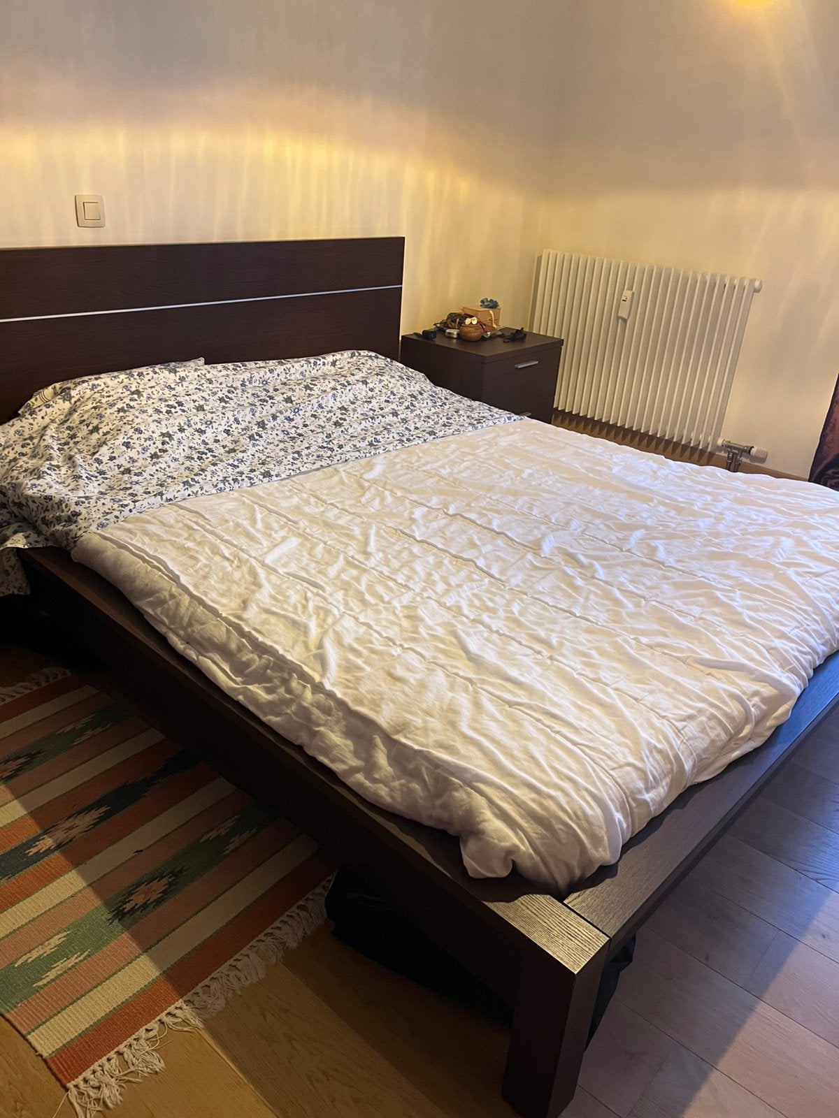 Lit 2 personnes, cadre, sommier et matelas 1,6m x 2m, Enlèvement, Utilisé, Deux personnes