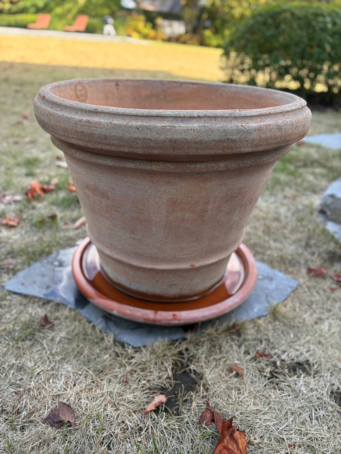 2 terracotta bloempotten Mario Marini Italy met schotel, Ophalen, Gebruikt