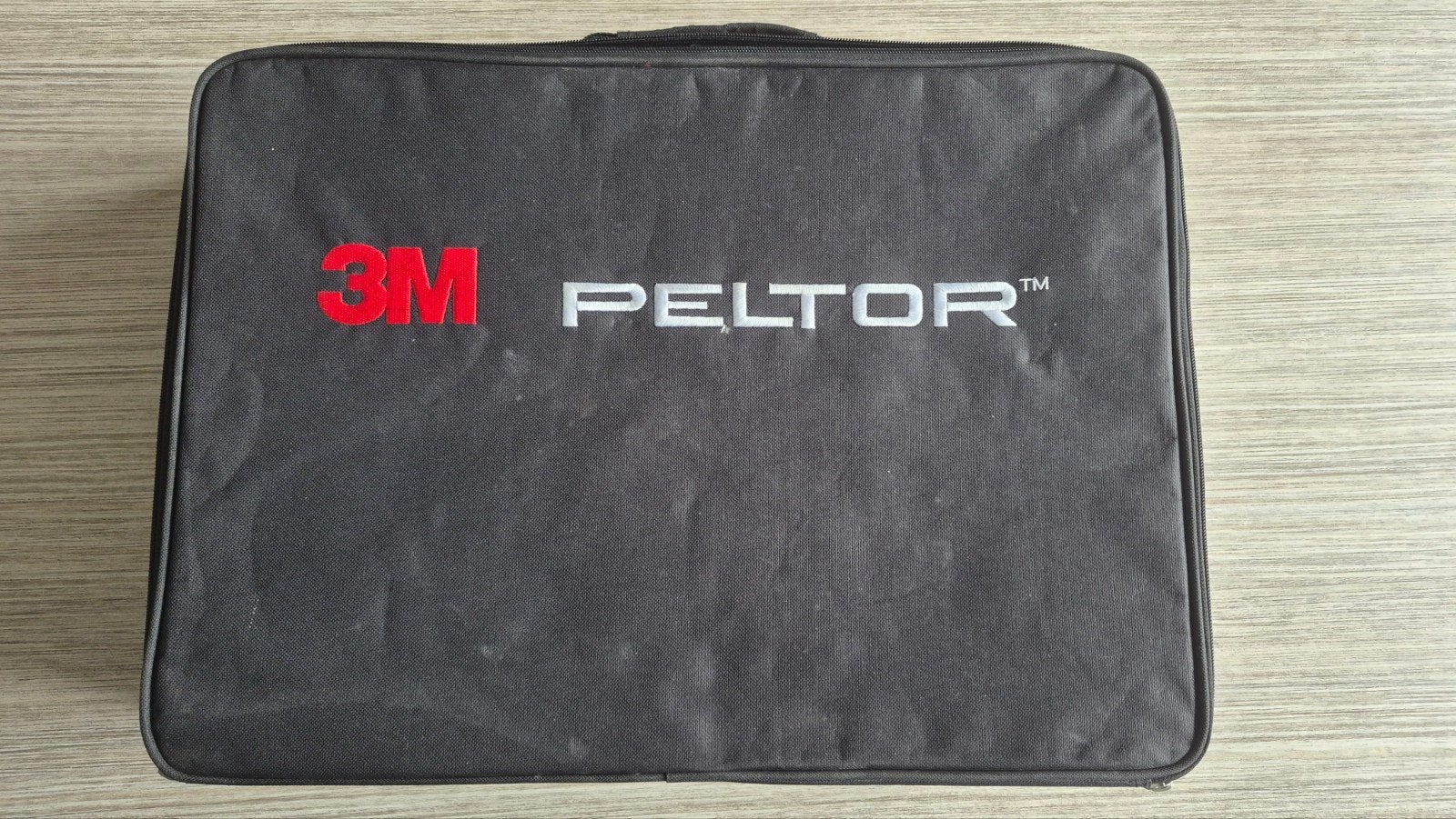 Protection et transport du casque Peltor, Enlèvement, Utilisé