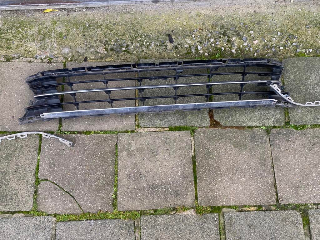 Grille pare choc avant Passat, Avant