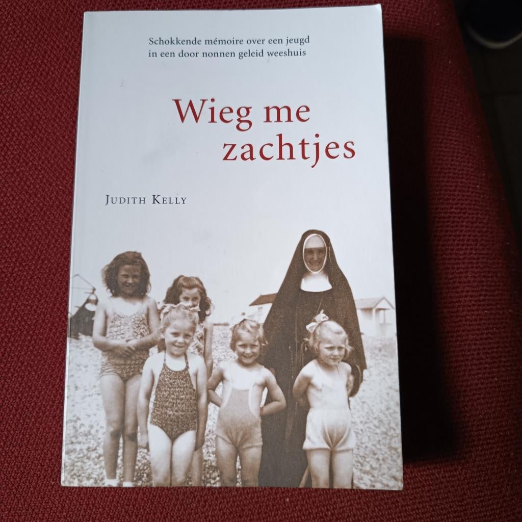 James Kelly - Wieg me zachtjes, Ophalen of Verzenden, Gelezen, James Kelly