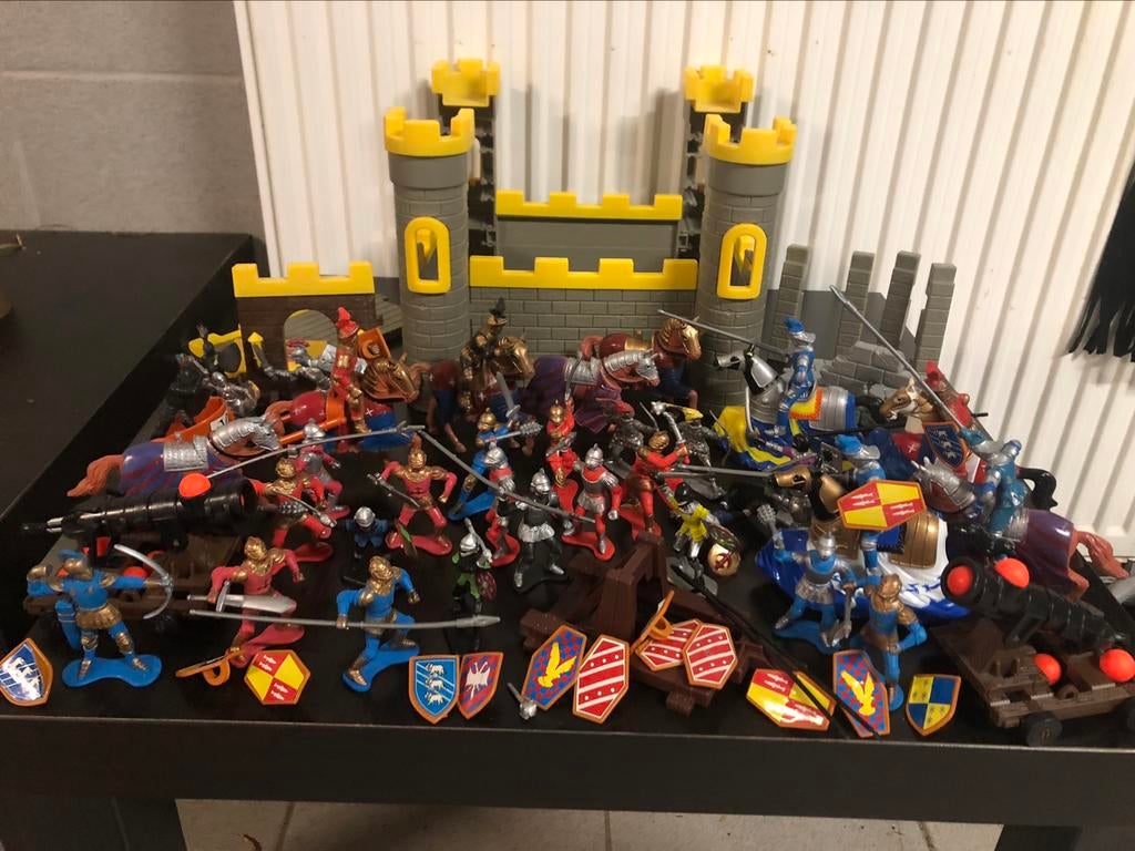 Complete set versterkte kasteelridderbeeldjes