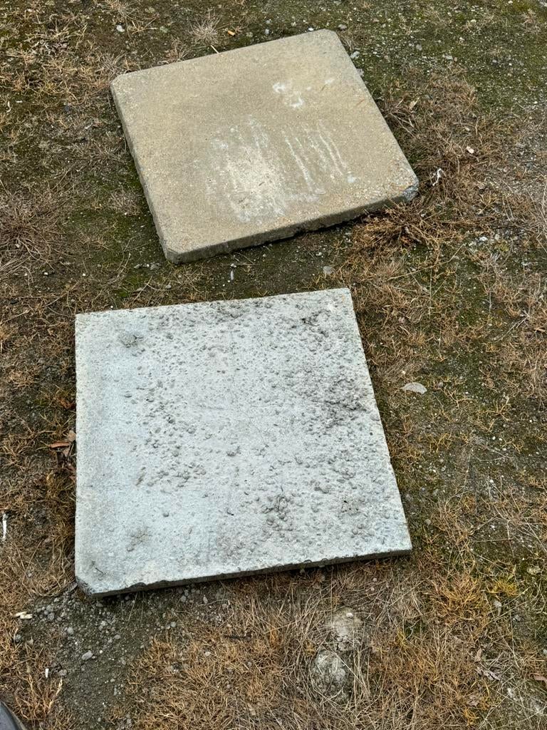 Betonnen deksel en klinkers, Ophalen of Verzenden, Zo goed als nieuw