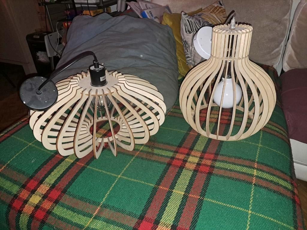 2x Landelijke hanglamp-GLOBE-naturel hout-design nwprijs:85€, Huis en Inrichting, Lampen | Hanglampen, Zo goed als nieuw, Minder dan 50 cm