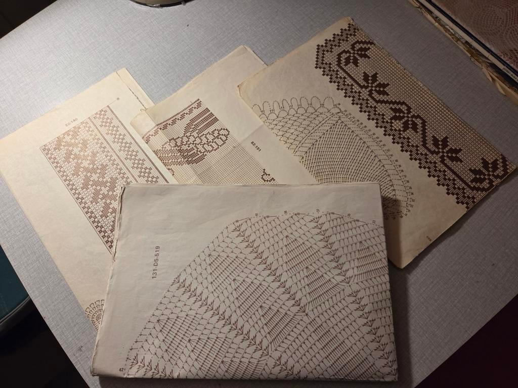4 motifs vintage, Livres, Enlèvement ou Envoi, Comme neuf, Tricot et Crochet