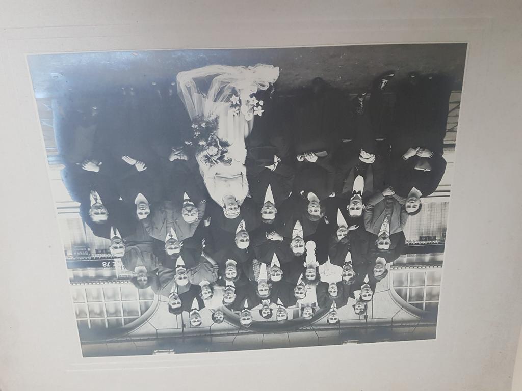 Trouwfoto met familie, Ophalen
