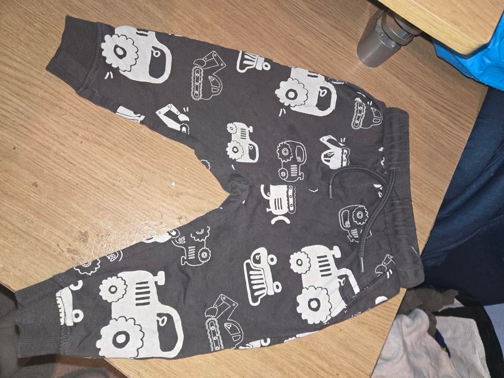Joggingbroek van 9 maanden, Zo goed als nieuw, HM, Jongetje, Broekje