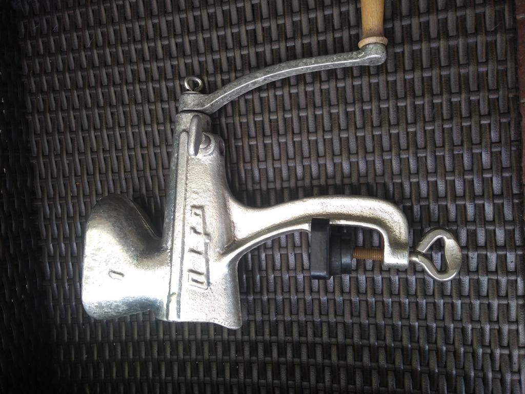 Hachoir à légumes/viande antique alpha, Enlèvement ou Envoi