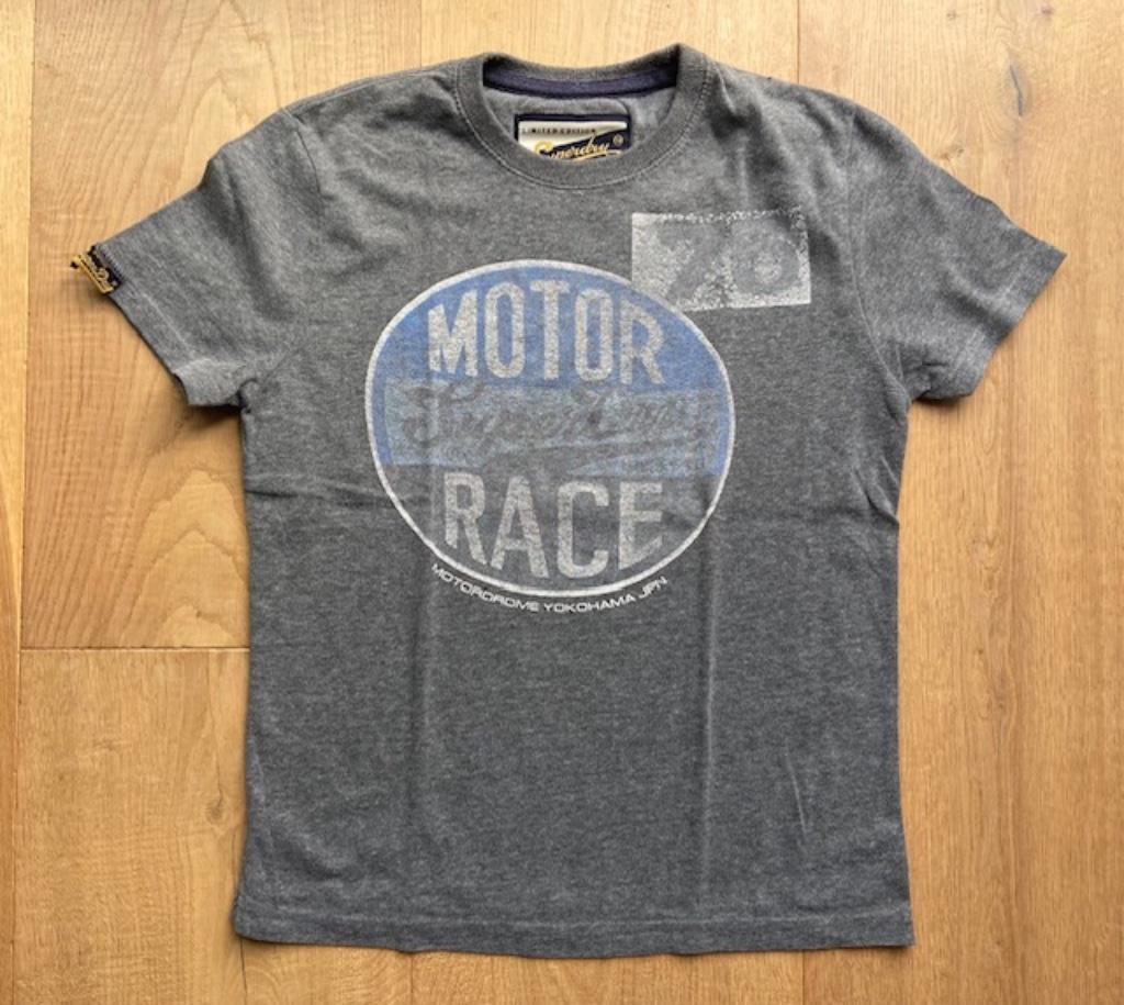 Tee-shirt Superdry gris "Motor race" Taille 12 ans, Enfants & Bébés, Garçon, Enlèvement ou Envoi, Autres types, Comme neuf
