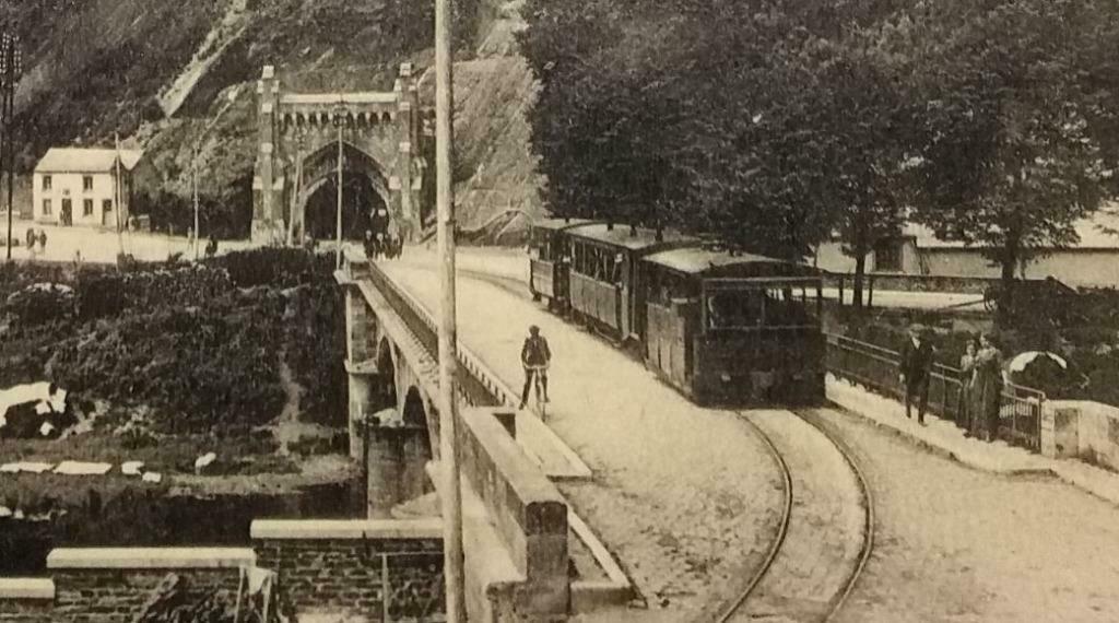 Carte Postale Bouillon Pont de France et Château avec tram, Collections, Enlèvement ou Envoi, Non affranchie, Luxembourg