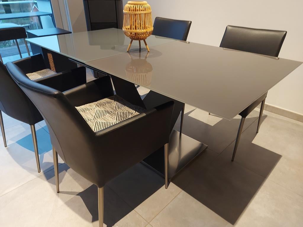 Antracietkleurige glazen eettafel met verlengstuk, Huis en Inrichting, Tafels | Eettafels, Ophalen, Gebruikt, 200 cm of meer, 50 tot 100 cm