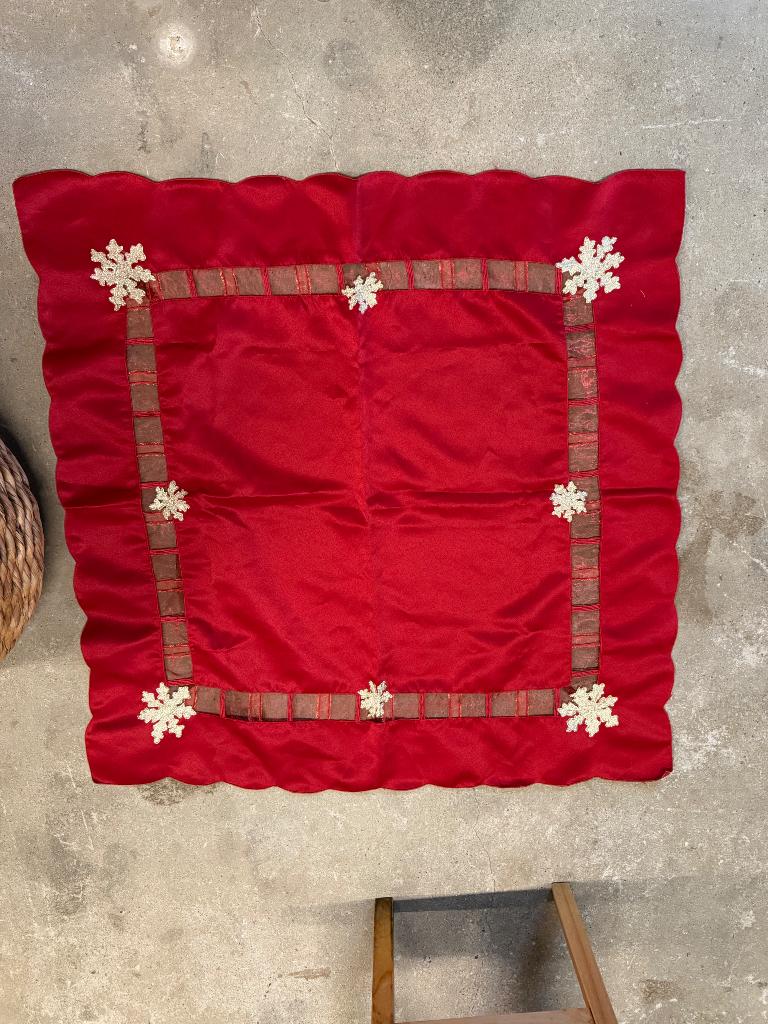 Nappe rouge avec motifs flocons dorée, Enlèvement ou Envoi, Neuf, Carré