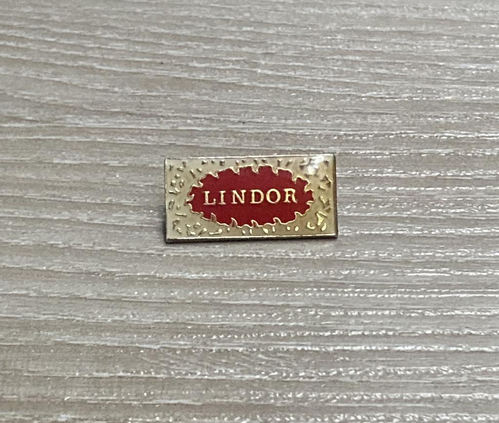 PIN - LINDOR - LINDT - CHOCOLADE - CHOCOLAT, Verzenden, Gebruikt, Merk, Speldje of Pin
