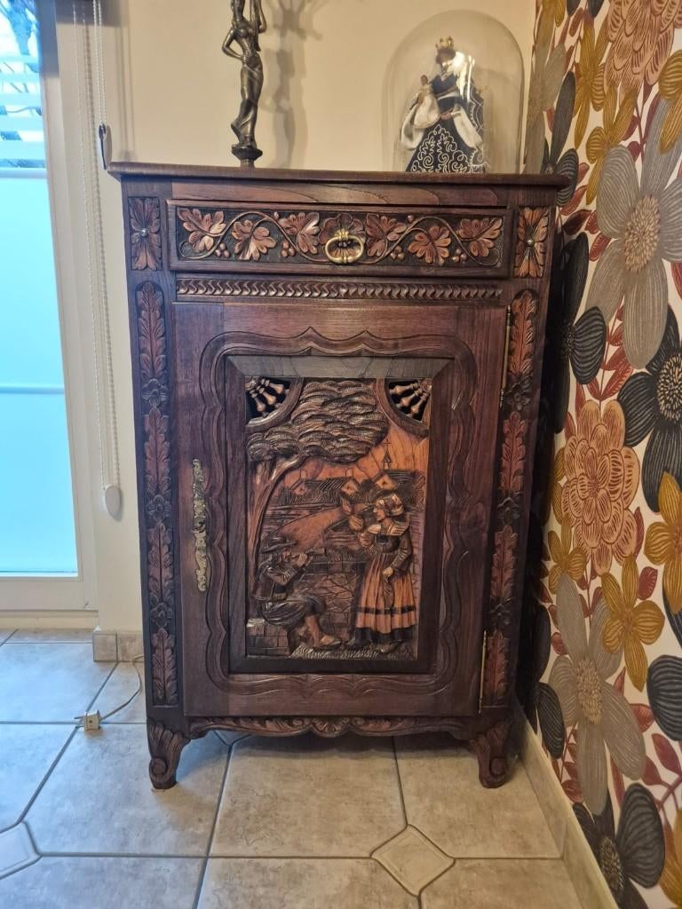 Antieke handgesneden eiken kast (Stijl: Oostenrijk/Tirol), Antiek en Kunst, Ophalen