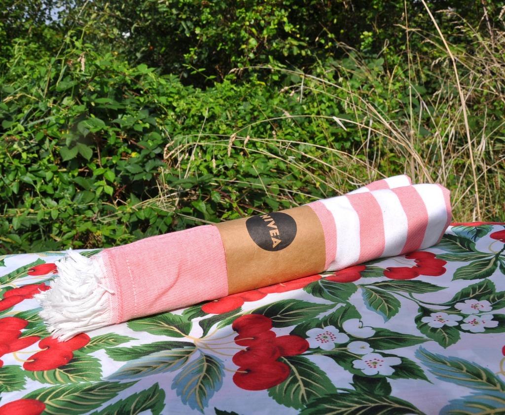 drap de plage nivea blanc et rose neuf, Enlèvement ou Envoi, Neuf, Autres couleurs, Autres types