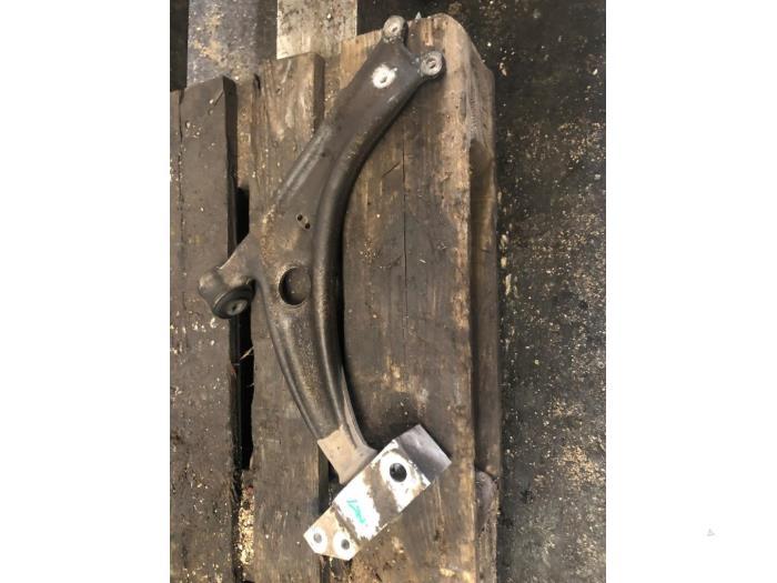 Bras de suspension avant gauche d'un Volkswagen Passat, Autos : Pièces & Accessoires, Enlèvement ou Envoi, 3 mois de garantie