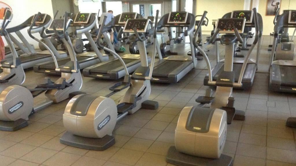 UIT OPHEF Crosstrainer loopband kracht cardio set TECHNOGYM, Enlèvement, Utilisé, Bras
