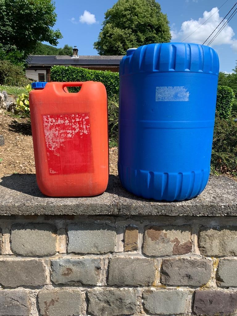 4 Bidons pour divers produit., Enlèvement, Comme neuf