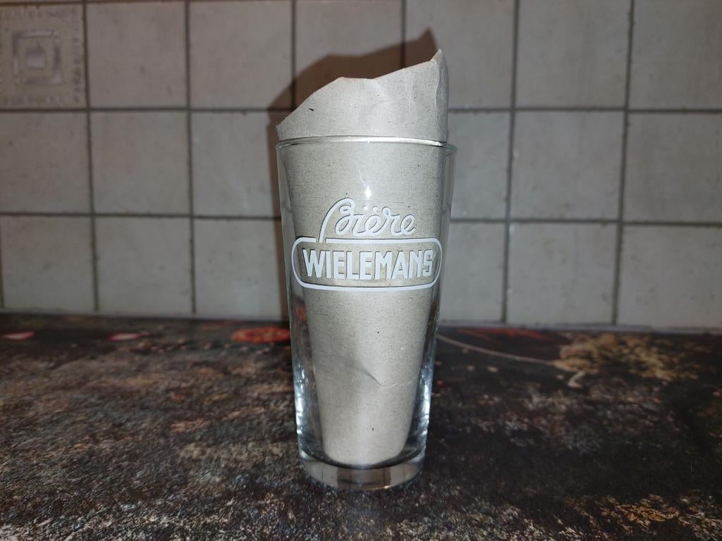Oud Wielemans bierglas, Verzamelen, Glas en Drinkglazen, Ophalen of Verzenden, Zo goed als nieuw, Bierglas