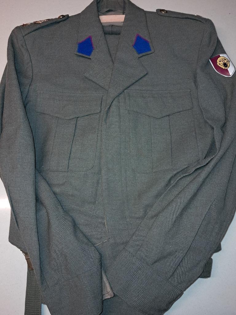 BELGIQUE - ABL - UNIFORME 4 cie Mat ou Rav Tpt - 1969, Collections, Enlèvement ou Envoi, Armée de terre, Vêtements ou Chaussures
