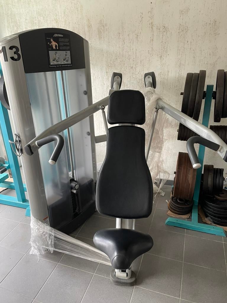Presse à épaules Life Fitness, Sports & Fitness, Enlèvement, Comme neuf