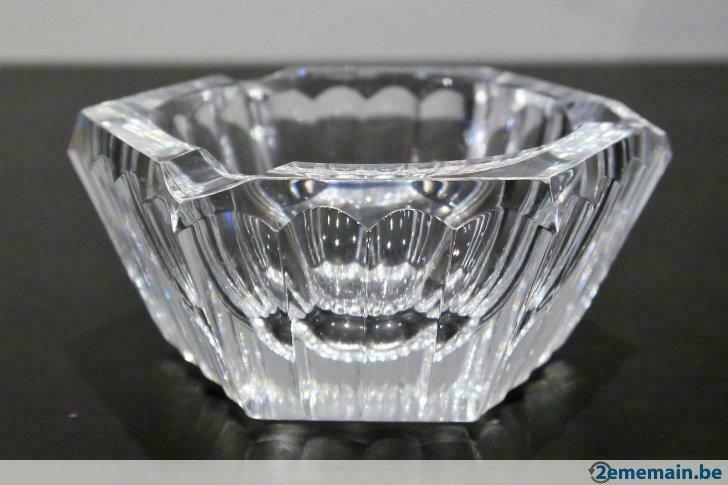 Cendrier en crystal taillé VSL. Forme hexagonale.