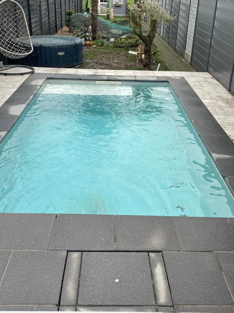 Toepassing en renovatie van polyester op zwembaden