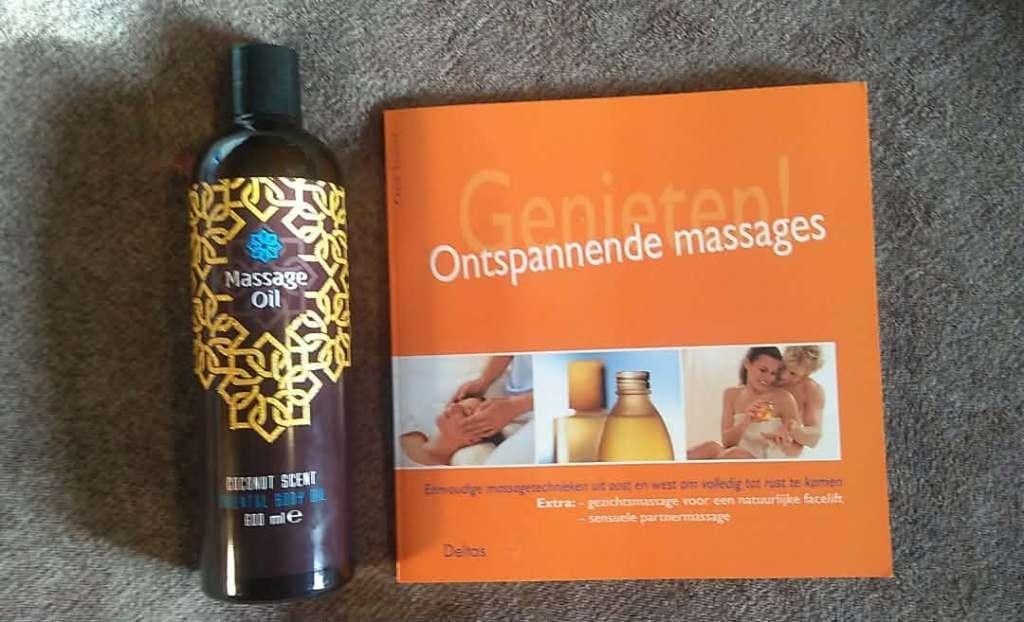 Massage olie kokos met boek Genieten Ontspannende massages, Verzenden