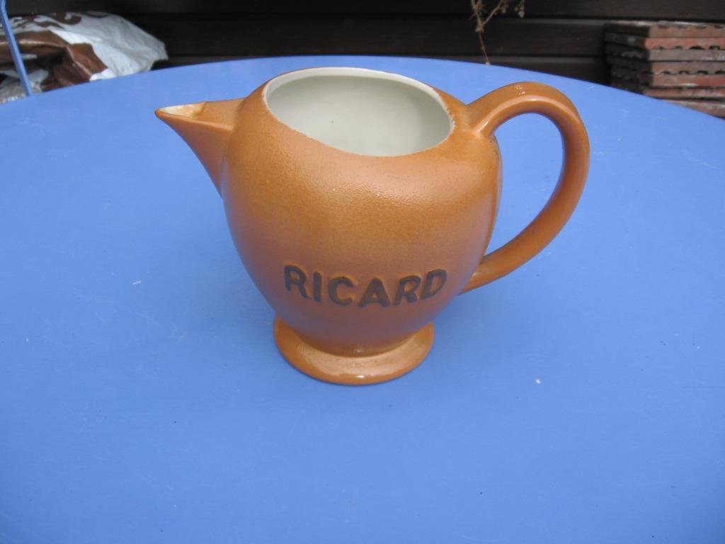 Carafe ronde Ricard en pierre brune 1 litre, bec droit,.., Enlèvement ou Envoi, Comme neuf, Ustensile
