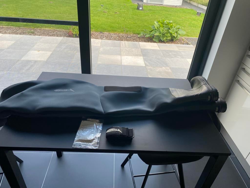 NIEUW ASTUCID waterdicht pak/waadpak met botten aan vast, Ophalen of Verzenden, Nieuw