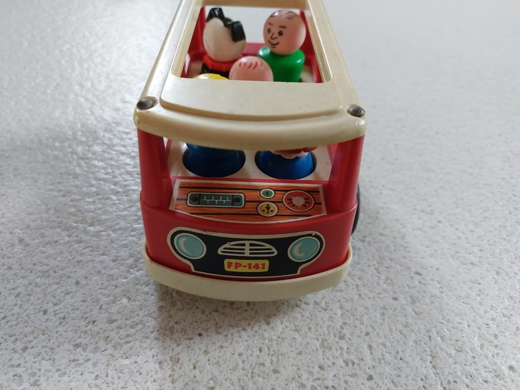 Fourgon vintage Fisher Price et 5 figurines 15€, Enlèvement
