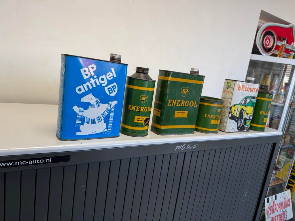 Diverse oude BP garage olie blikken, Verzamelen, Ophalen of Verzenden, Gebruikt, Verpakking
