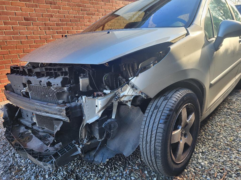 Peugeot 207 2010 sinistrée, Autos, Argent ou Gris, Achat, 1264 kg, Noir