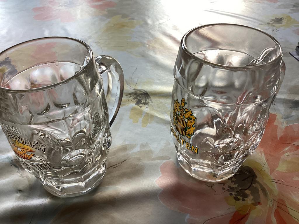 2 Bierpotten : Spalten  en Dortmunder bierglas, Verzamelen, Biermerken, Ophalen of Verzenden, Zo goed als nieuw, Glas of Glazen