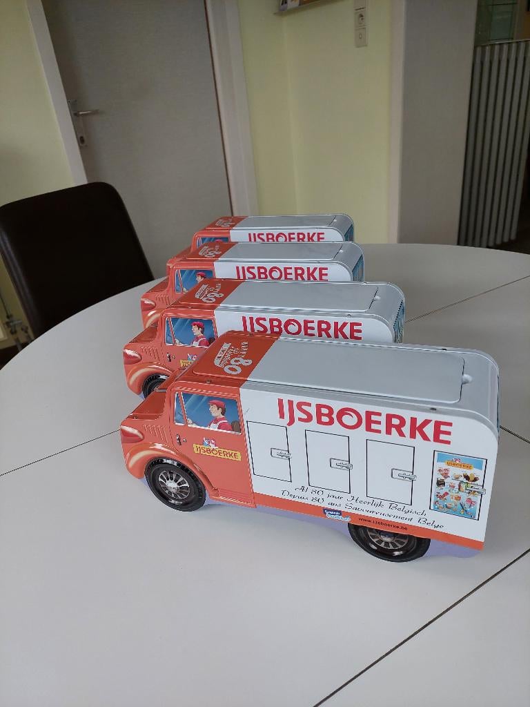 4 blikken dozen "ijsboerke", Ophalen of Verzenden, Gebruikt, Overige merken