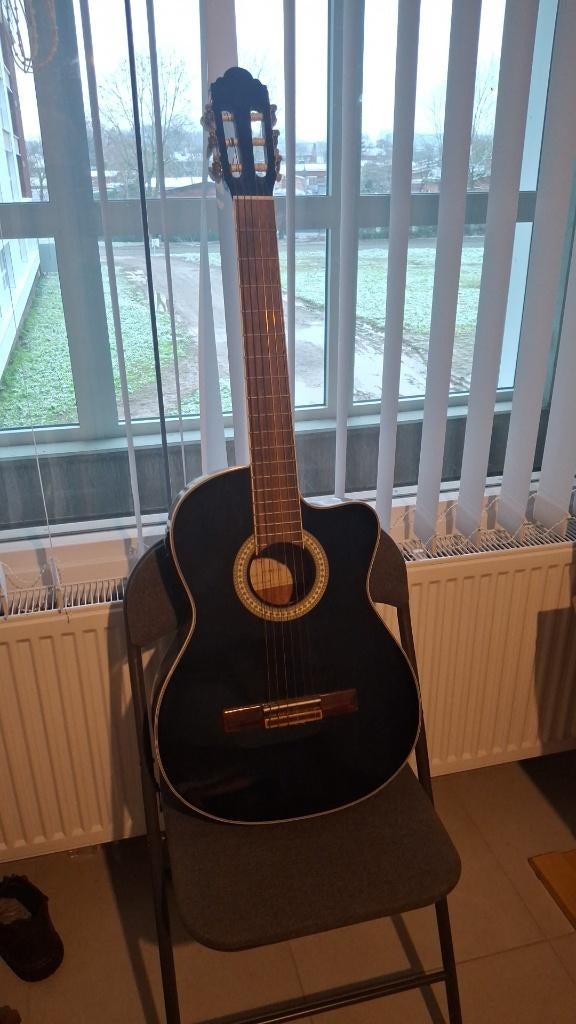 Akoestische gitaar, Ophalen, Zo goed als nieuw