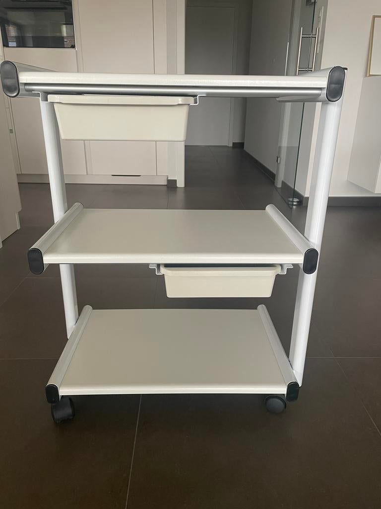 Medische bijzettafel met 3 legbladen en 2 lades, Ophalen, Zo goed als nieuw